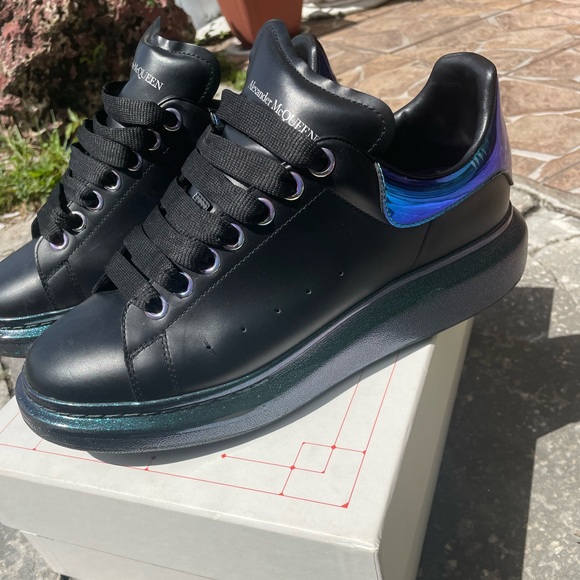 Alexander McQueen Black Perlecent - Picture 5 of 9